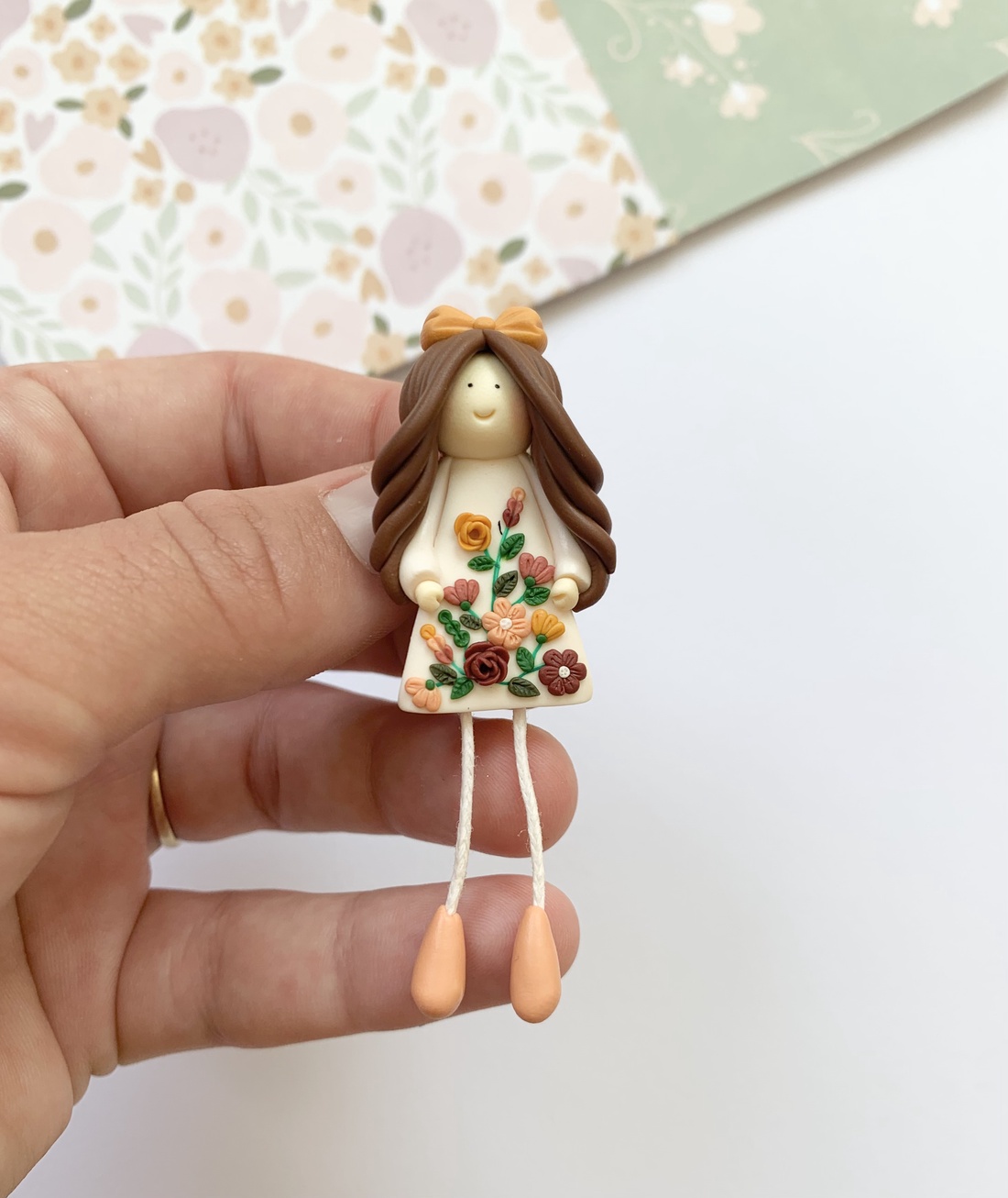 Brosa Floral Doll - bijuterii - broșă, insigne - insigne - Artynos.ro Brosa Floral Doll - bijuterii - broșă, insigne - insigne - Artynos.ro