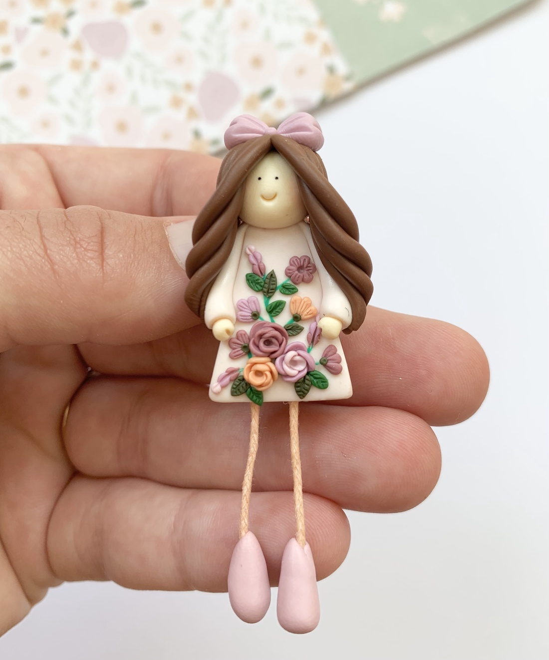 Brosa Floral Doll - bijuterii - broșă, insigne - insigne - Artynos.ro Brosa Floral Doll - bijuterii - broșă, insigne - insigne - Artynos.ro