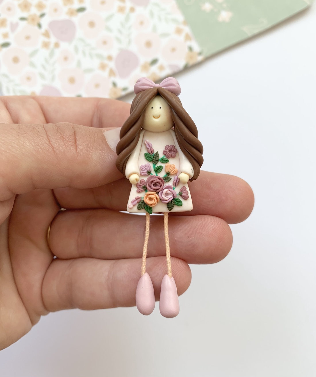 Brosa Floral Doll - bijuterii - broșă, insigne - insigne - Artynos.ro Brosa Floral Doll - bijuterii - broșă, insigne - insigne - Artynos.ro