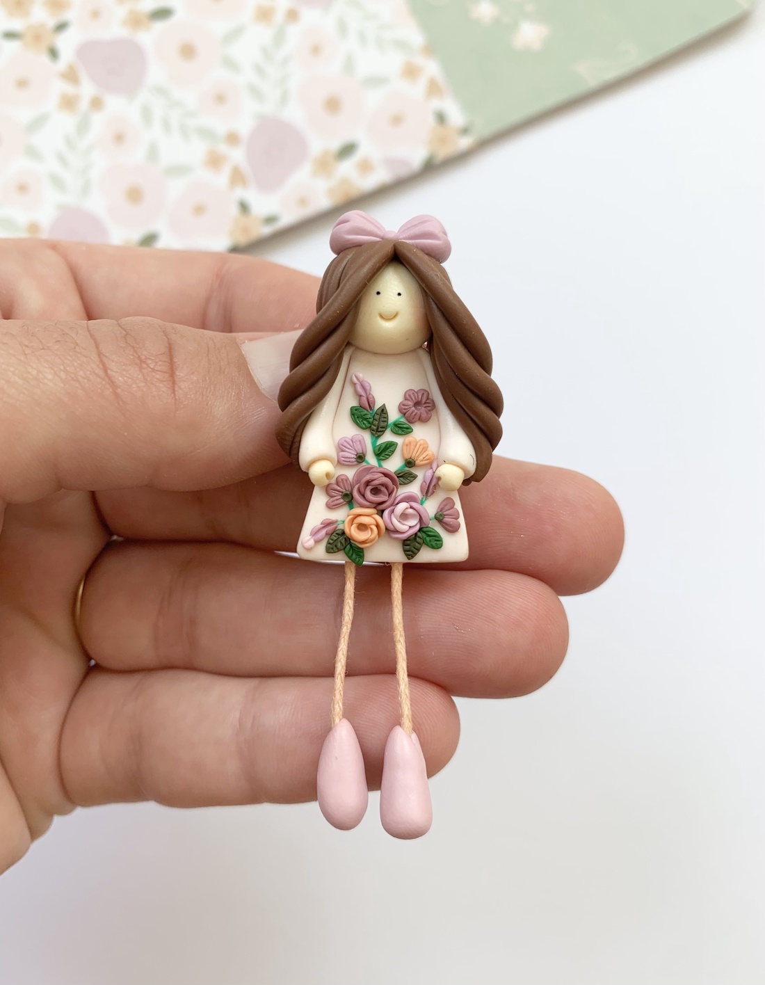 Brosa Floral Doll - bijuterii - broșă, insigne - insigne - Artynos.ro Brosa Floral Doll - bijuterii - broșă, insigne - insigne - Artynos.ro