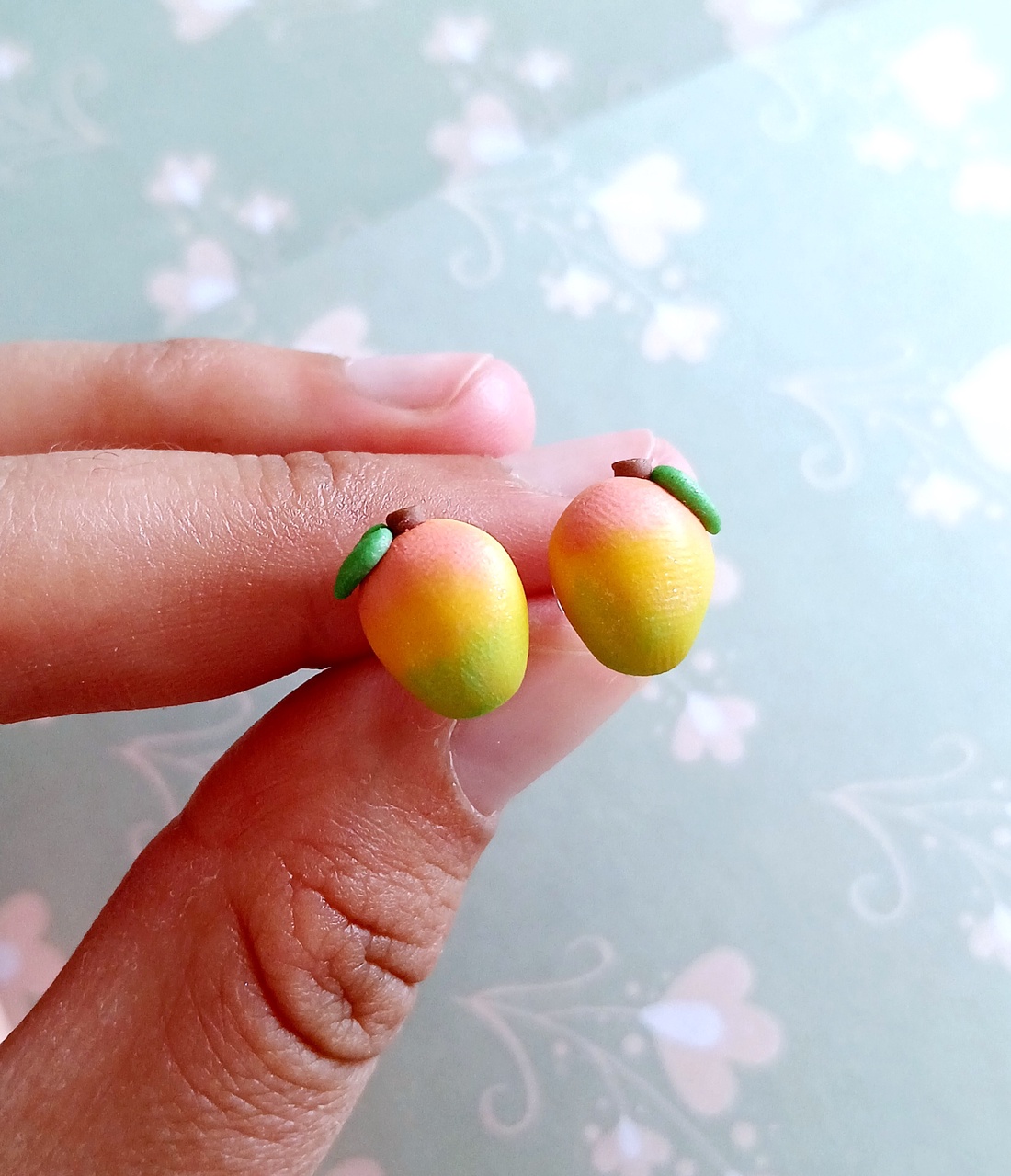 Cercei mango - bijuterii - cercei - cercei agățați - Artynos.ro Cercei mango - bijuterii - cercei - cercei agățați - Artynos.ro