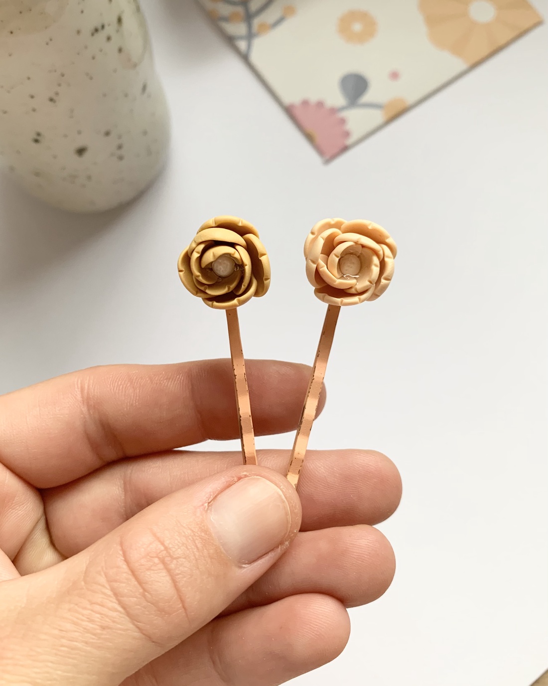 Set 2 agrafe Flowers - îmbrăcăminte și modă - accesorii păr - bandă de păr și agrafe păr - Artynos.ro