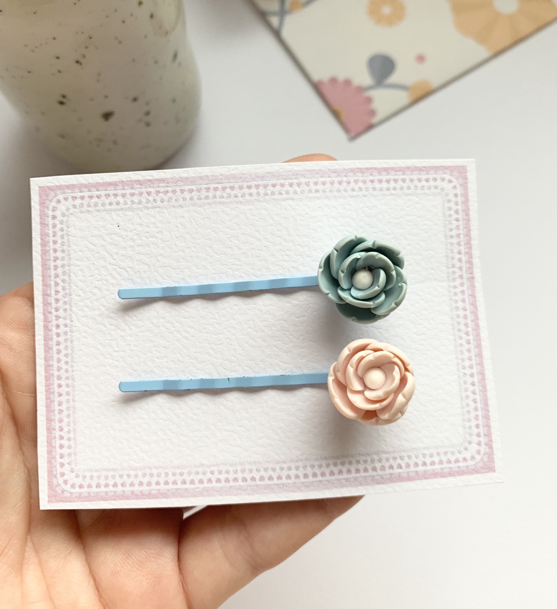 Set 2 agrafe Flowers - îmbrăcăminte și modă - accesorii păr - bandă de păr și agrafe păr - Artynos.ro