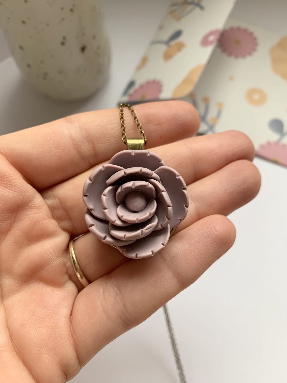 Colier Rose - bijuterii - coliere - coliere cu pandantive - Artynos.ro Colier Rose - bijuterii - coliere - coliere cu pandantive - Artynos.ro