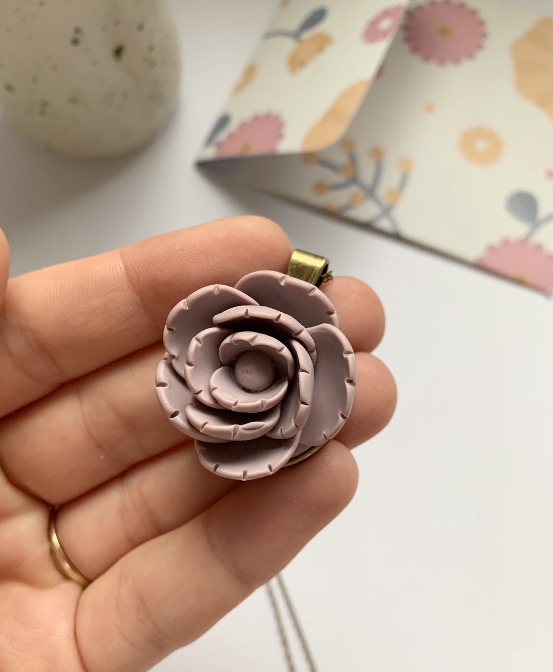 Colier Rose - bijuterii - coliere - coliere cu pandantive - Artynos.ro Colier Rose - bijuterii - coliere - coliere cu pandantive - Artynos.ro