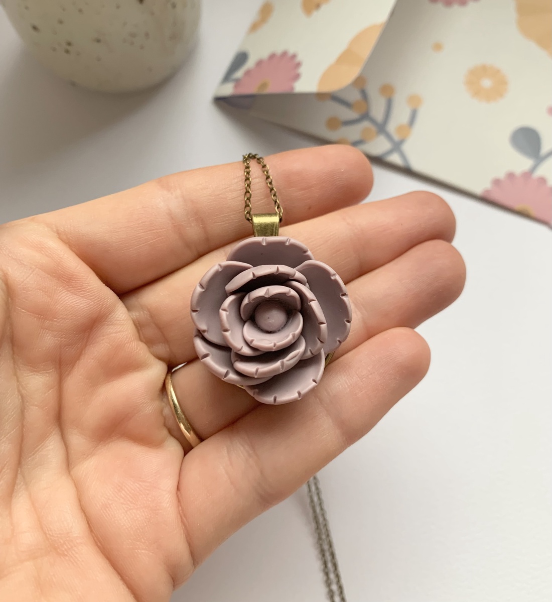 Colier Rose - bijuterii - coliere - coliere cu pandantive - Artynos.ro Colier Rose - bijuterii - coliere - coliere cu pandantive - Artynos.ro