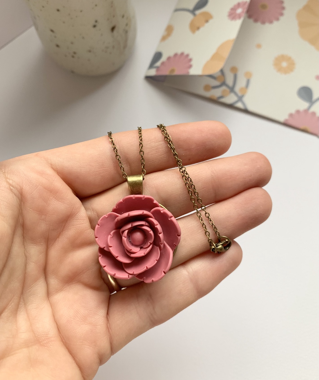 Colier Rose - bijuterii - coliere - coliere cu pandantive - Artynos.ro