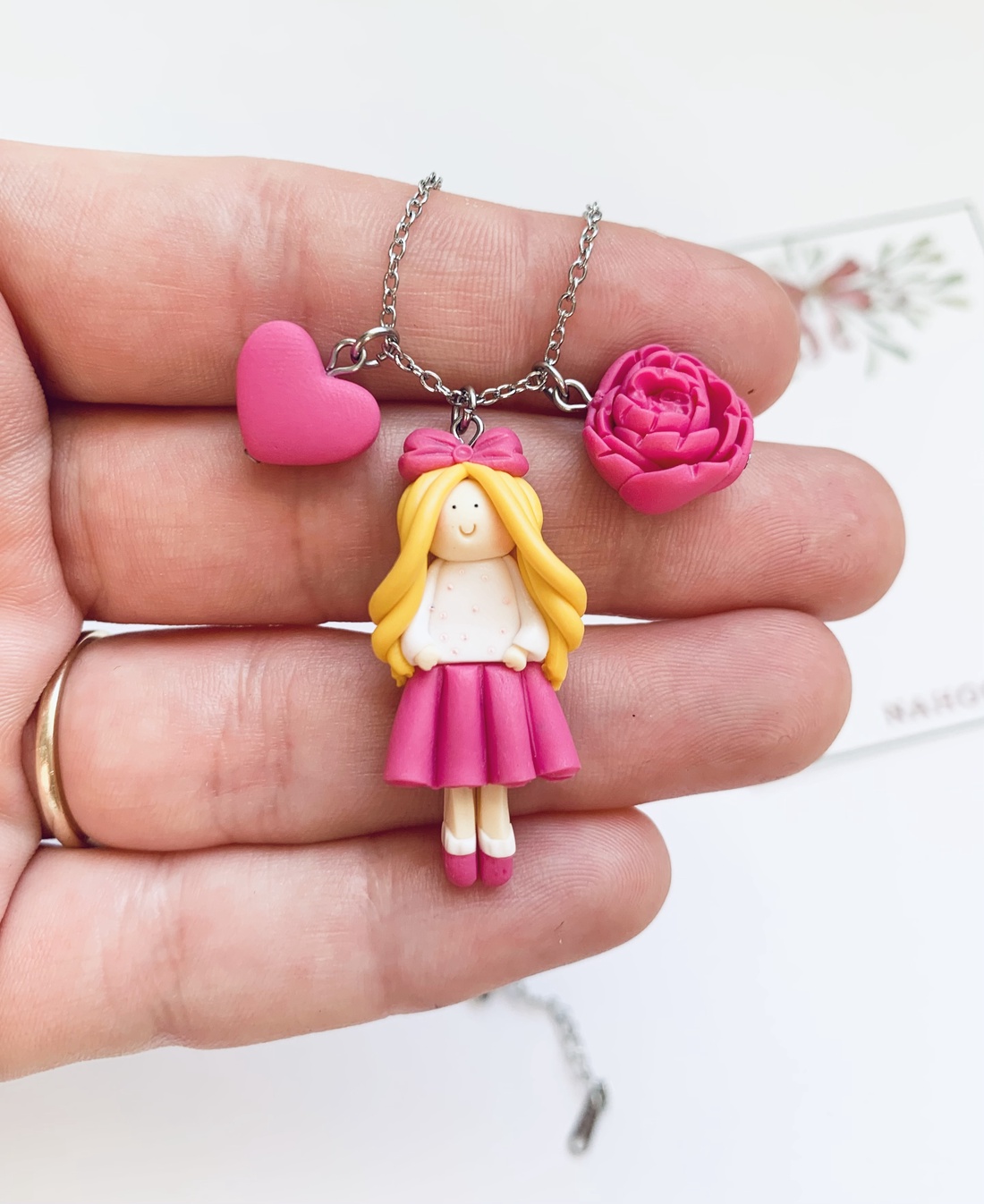 Colier Fetita cu floare - crăciun - cadouri de moș crăciun - cadouri de moș crăciun - Artynos.ro