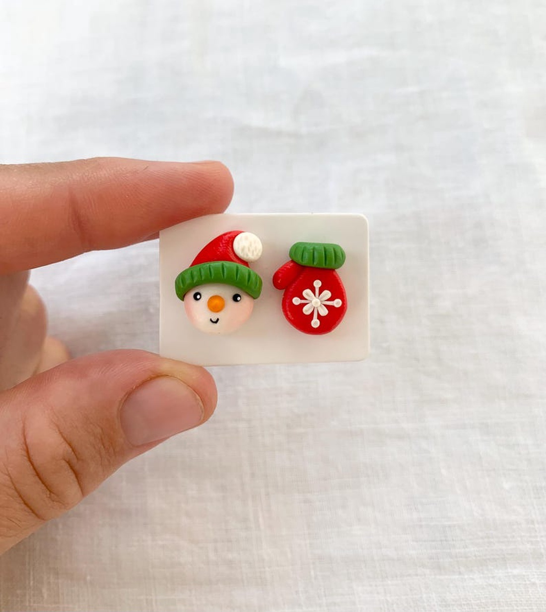 Cercei Om de zapada si manusa - crăciun - cadouri de moș crăciun - cadouri de moș crăciun - Artynos.ro