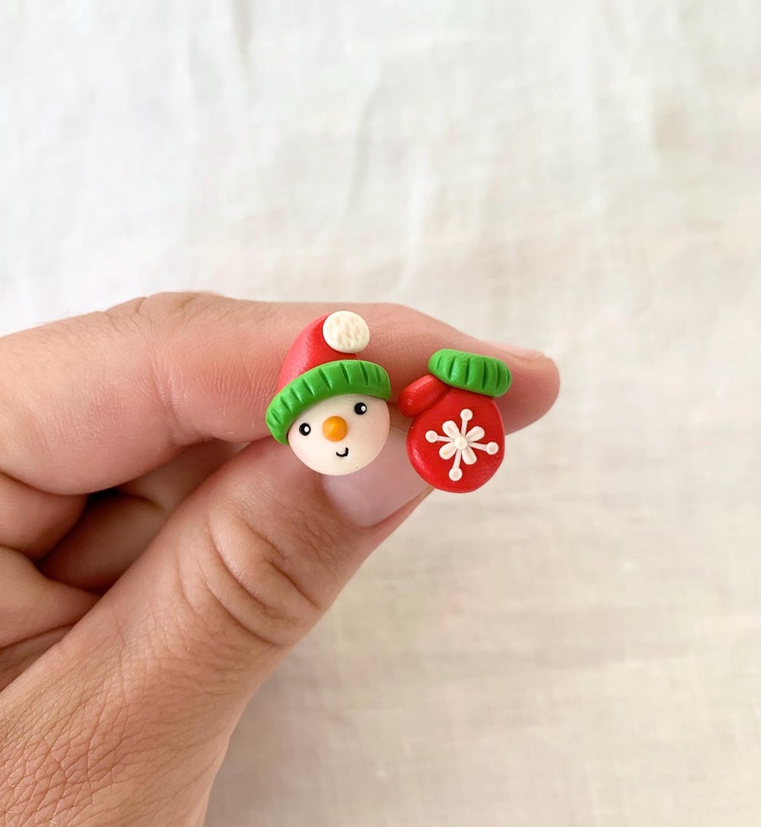 Cercei Om de zapada si manusa - crăciun - cadouri de moș crăciun - cadouri de moș crăciun - Artynos.ro