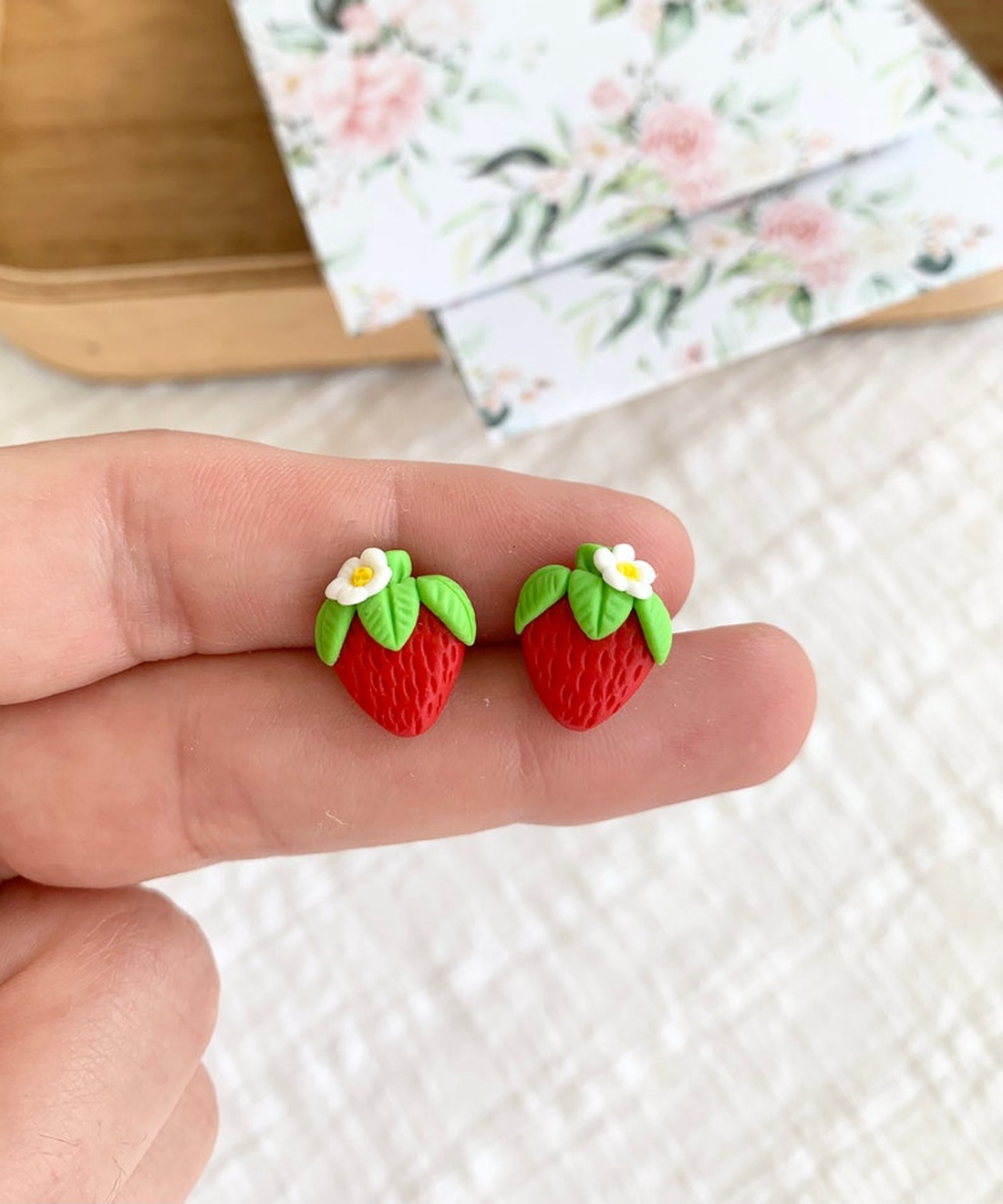 Cercei capsuni - bijuterii - cercei - cercei cu figurine - Artynos.ro