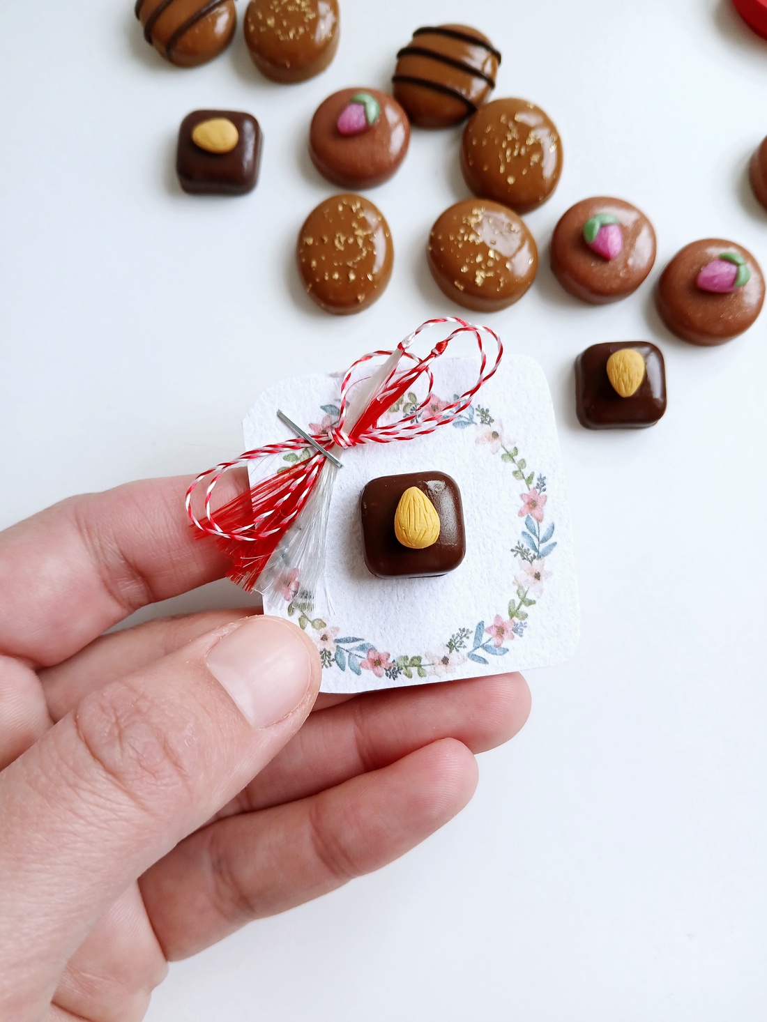 Broșă Bomboană - bijuterii - mărțișor - Artynos.ro