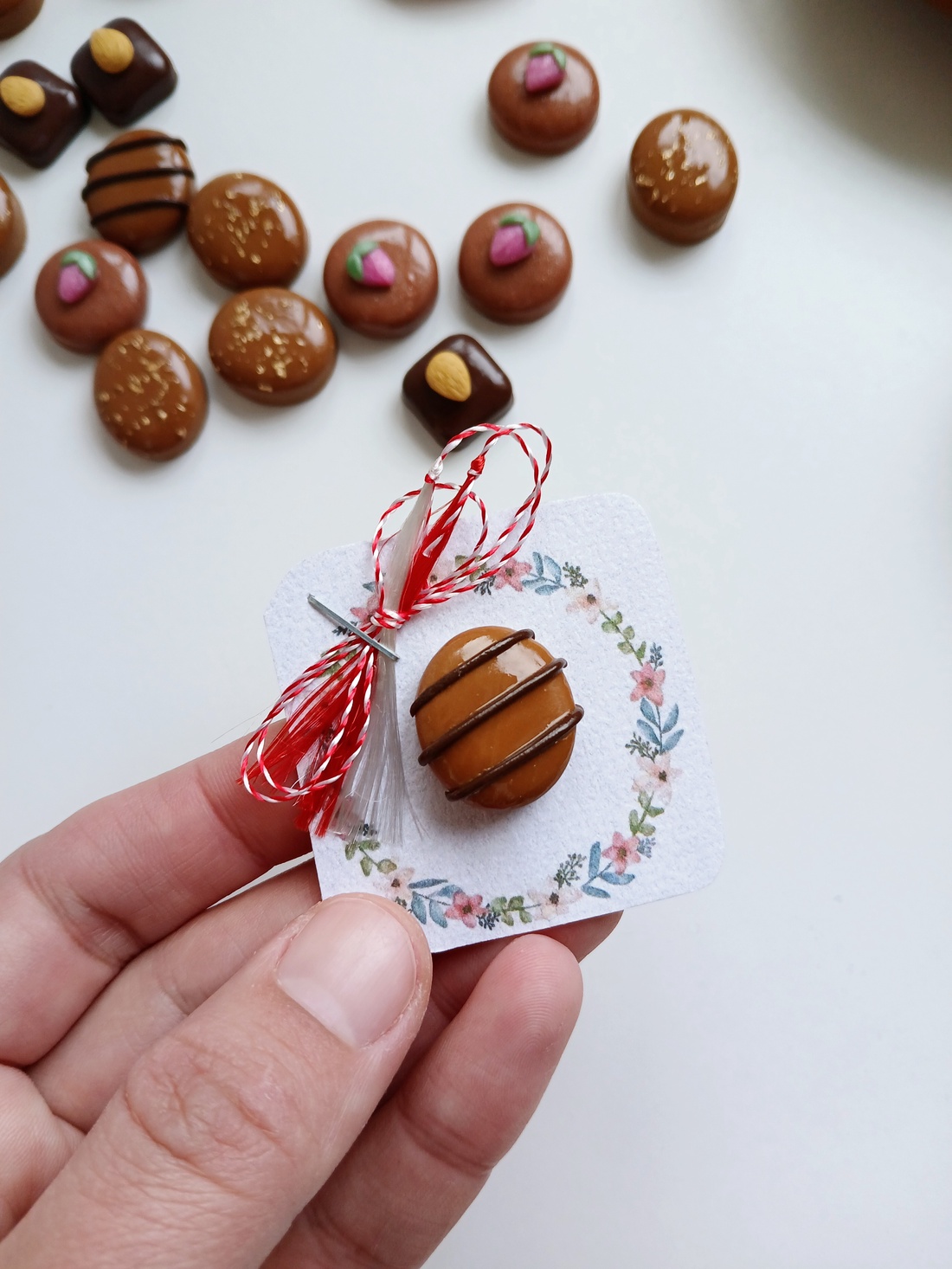 Broșă Bomboană - bijuterii - mărțișor - Artynos.ro