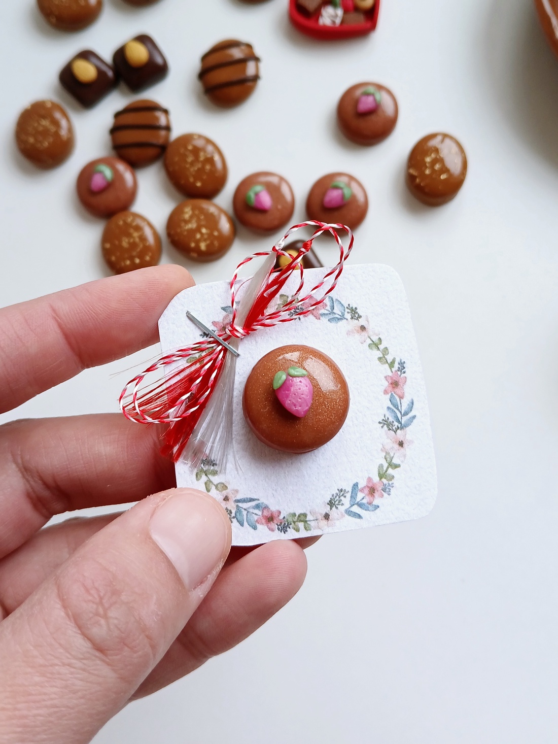 Broșă Bomboană - bijuterii - mărțișor - Artynos.ro