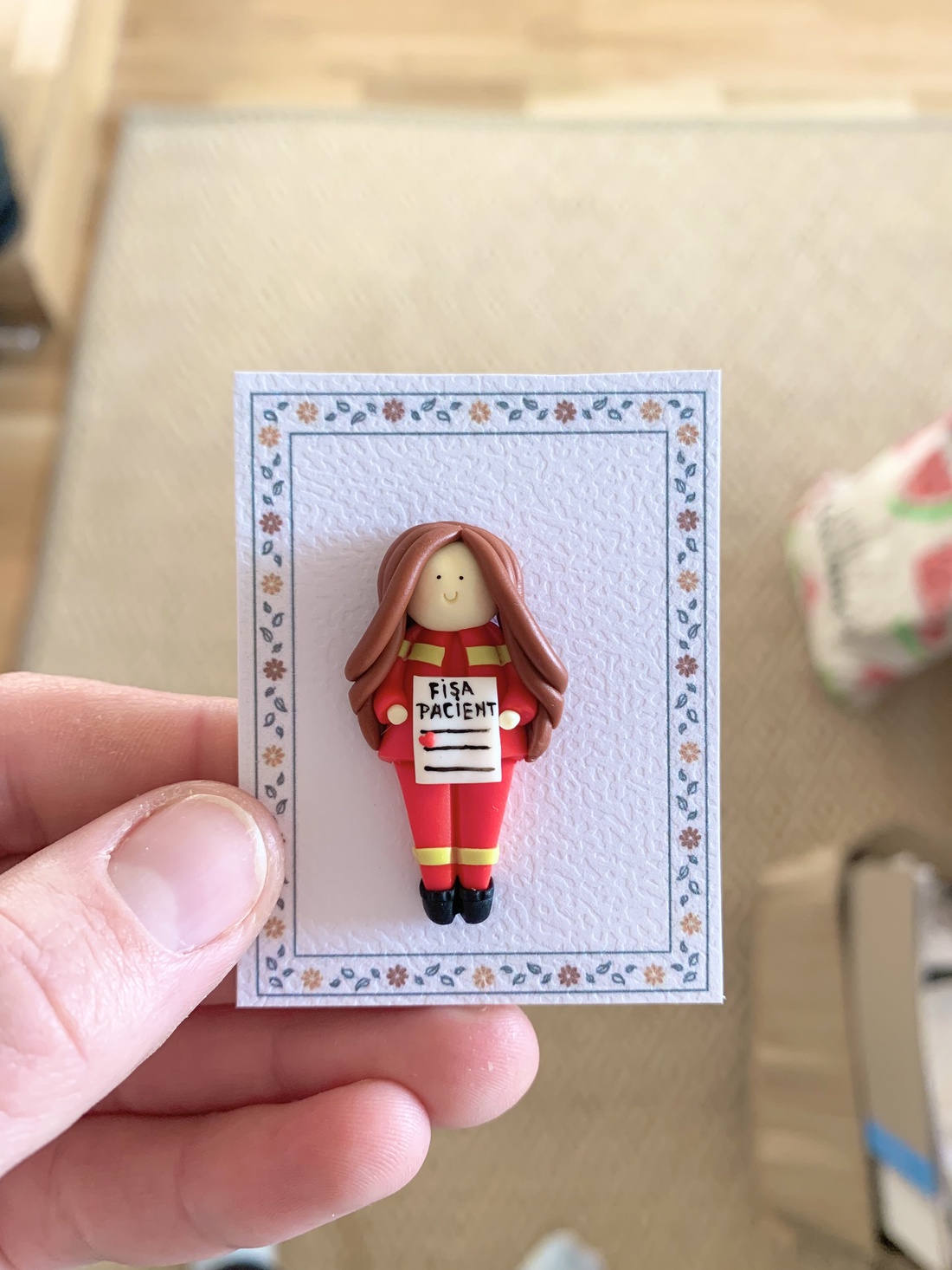 Broșă Doctorita/asistenta UPU - bijuterii - mărțișor - Artynos.ro