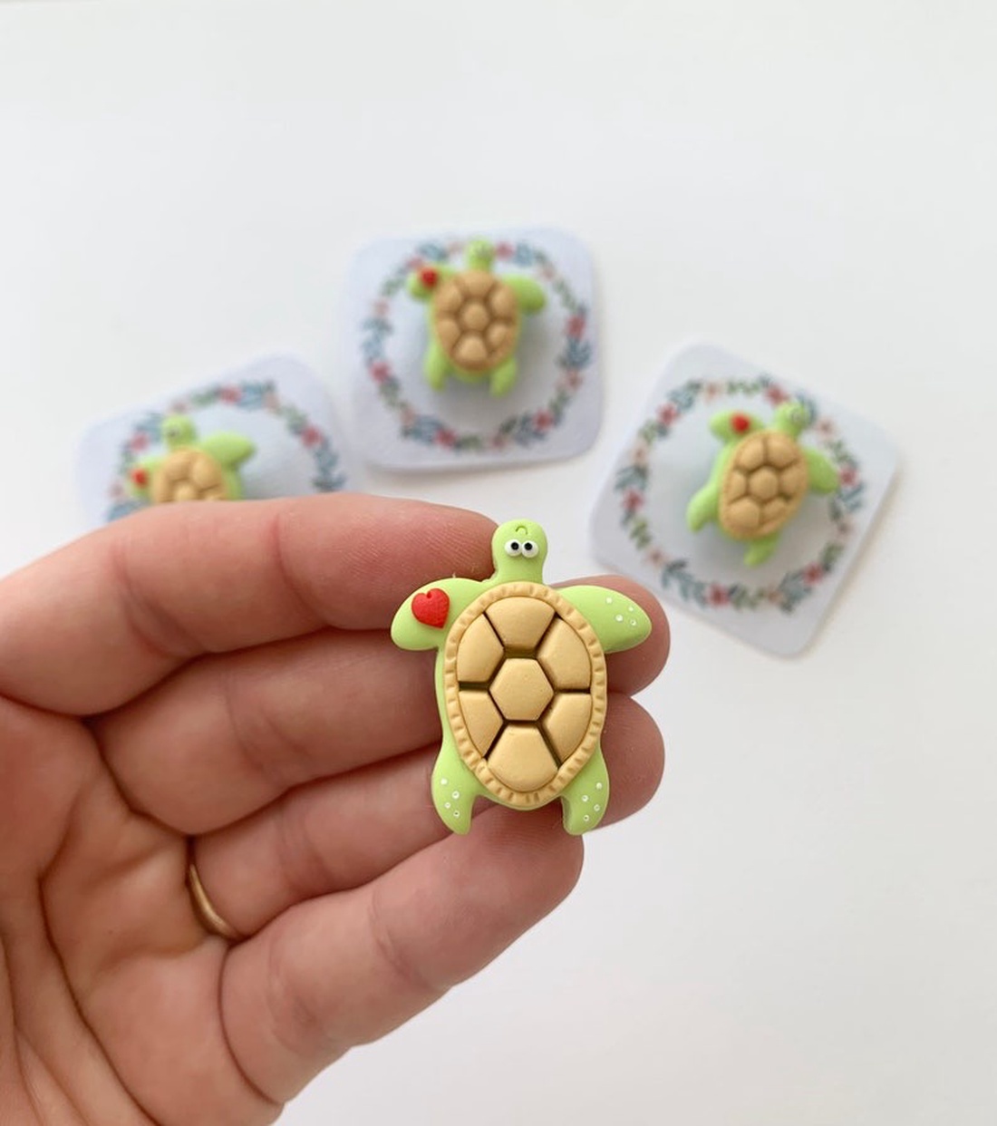 Broșă Mărțișor  - bijuterii - mărțișor - Artynos.ro