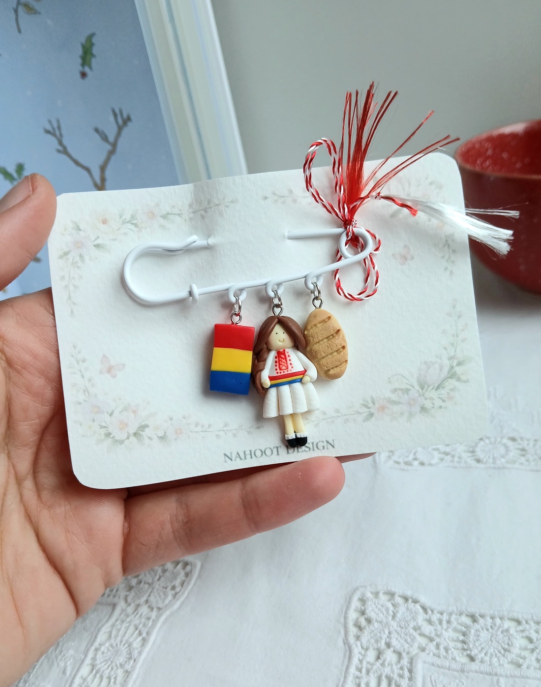 Broșă pe ac Mandruta - bijuterii - mărțișor - Artynos.ro