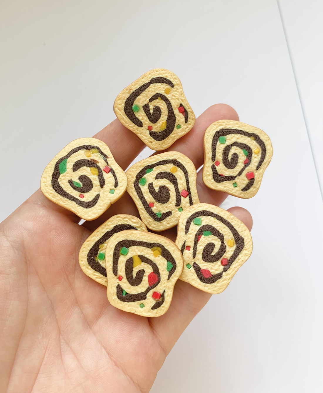 Mărțișor brosa Cozonac - bijuterii - mărțișor - Artynos.ro