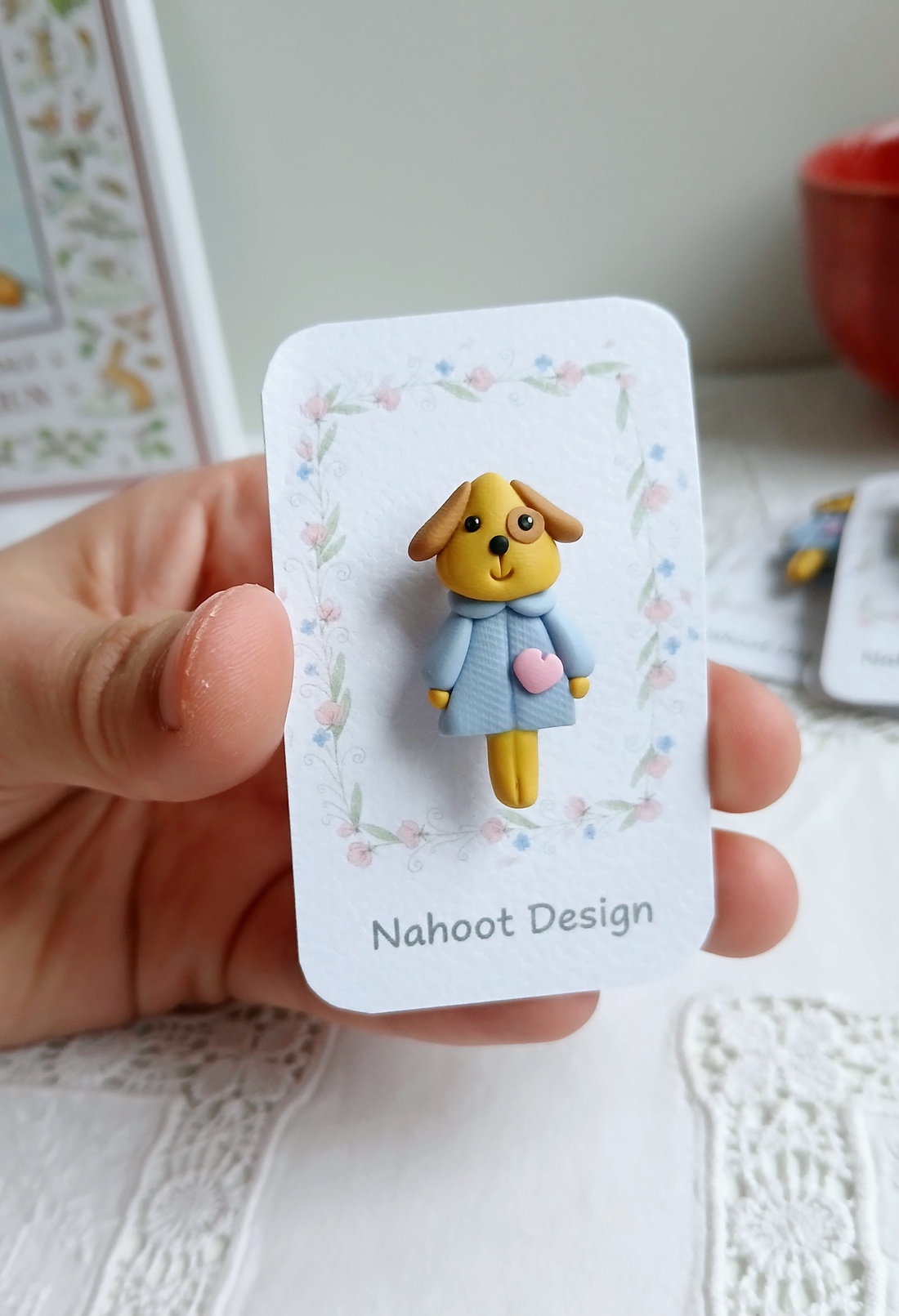 Broșă Catelus - bijuterii - mărțișor - Artynos.ro