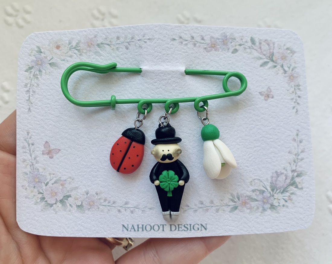 Broșă Cosarul norocos - bijuterii - mărțișor - Artynos.ro