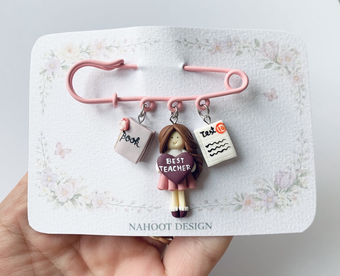 Broșă pe ac Best Teacher - bijuterii - mărțișor - Artynos.ro