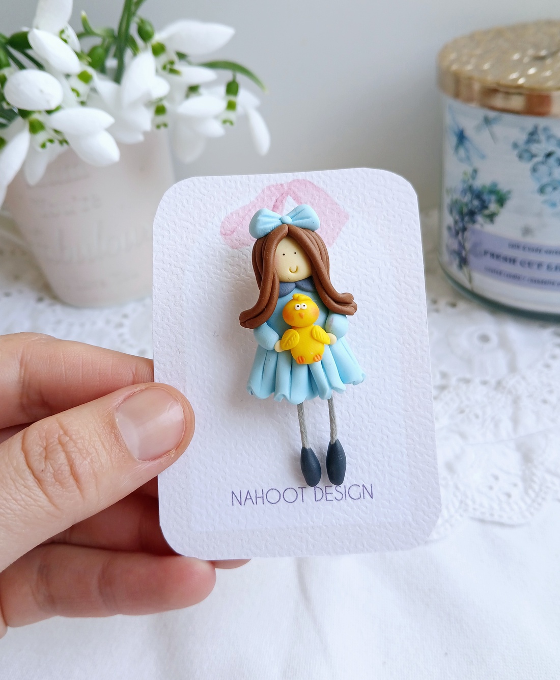 Broșă Fetita satena - bijuterii - mărțișor - Artynos.ro