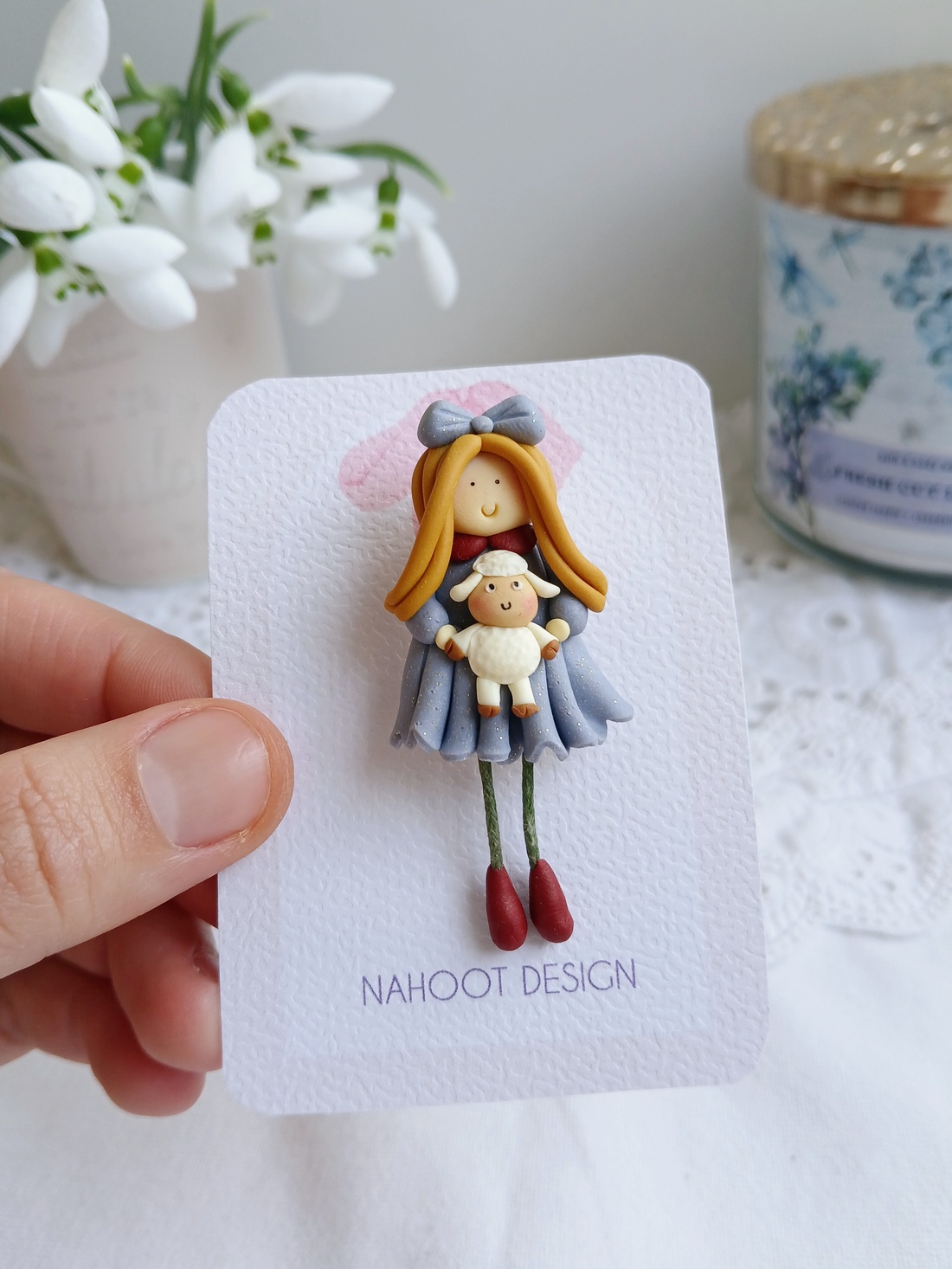 Broșă Fetita blonda - bijuterii - mărțișor - Artynos.ro