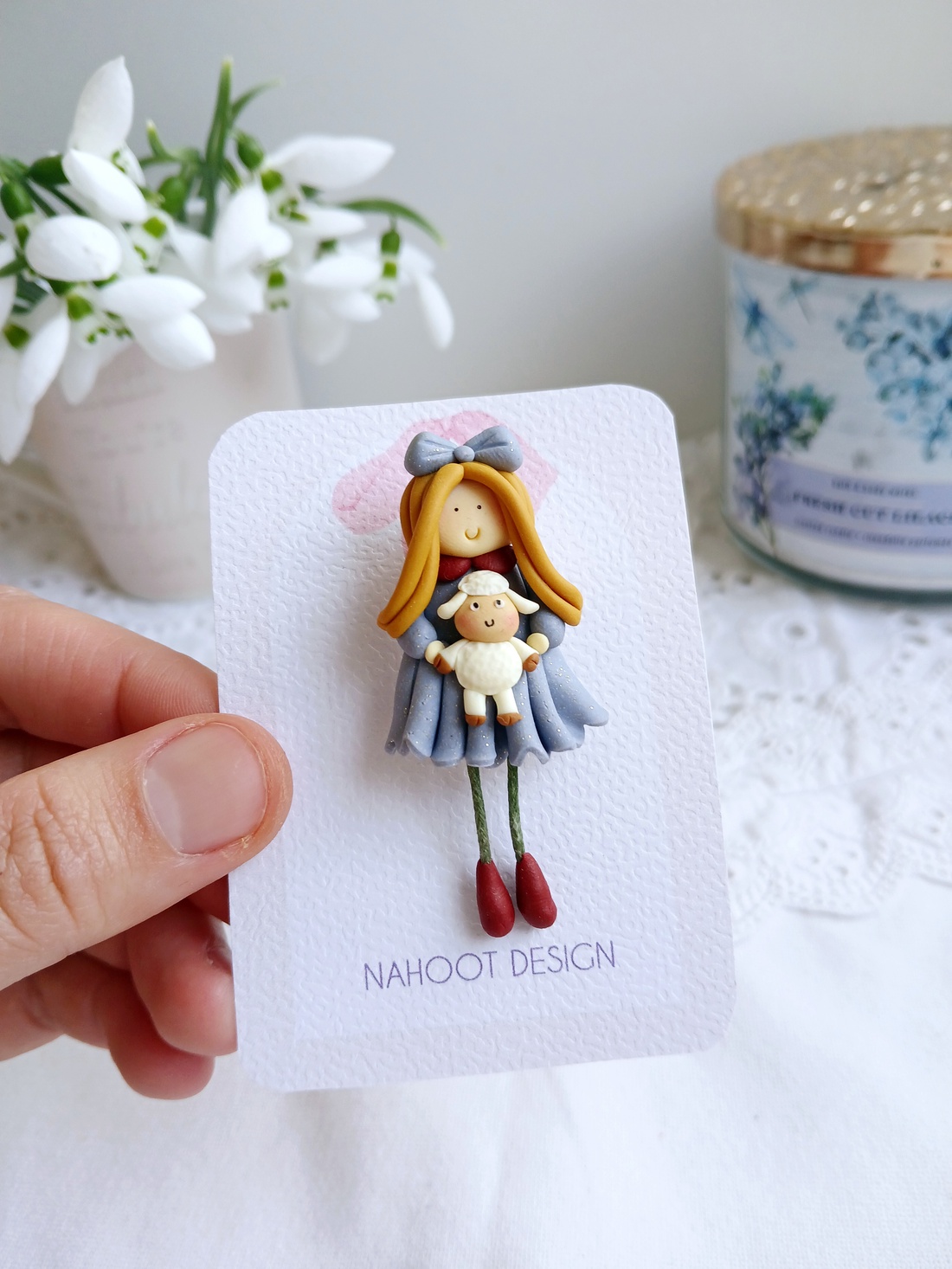 Broșă Fetita blonda - bijuterii - mărțișor - Artynos.ro