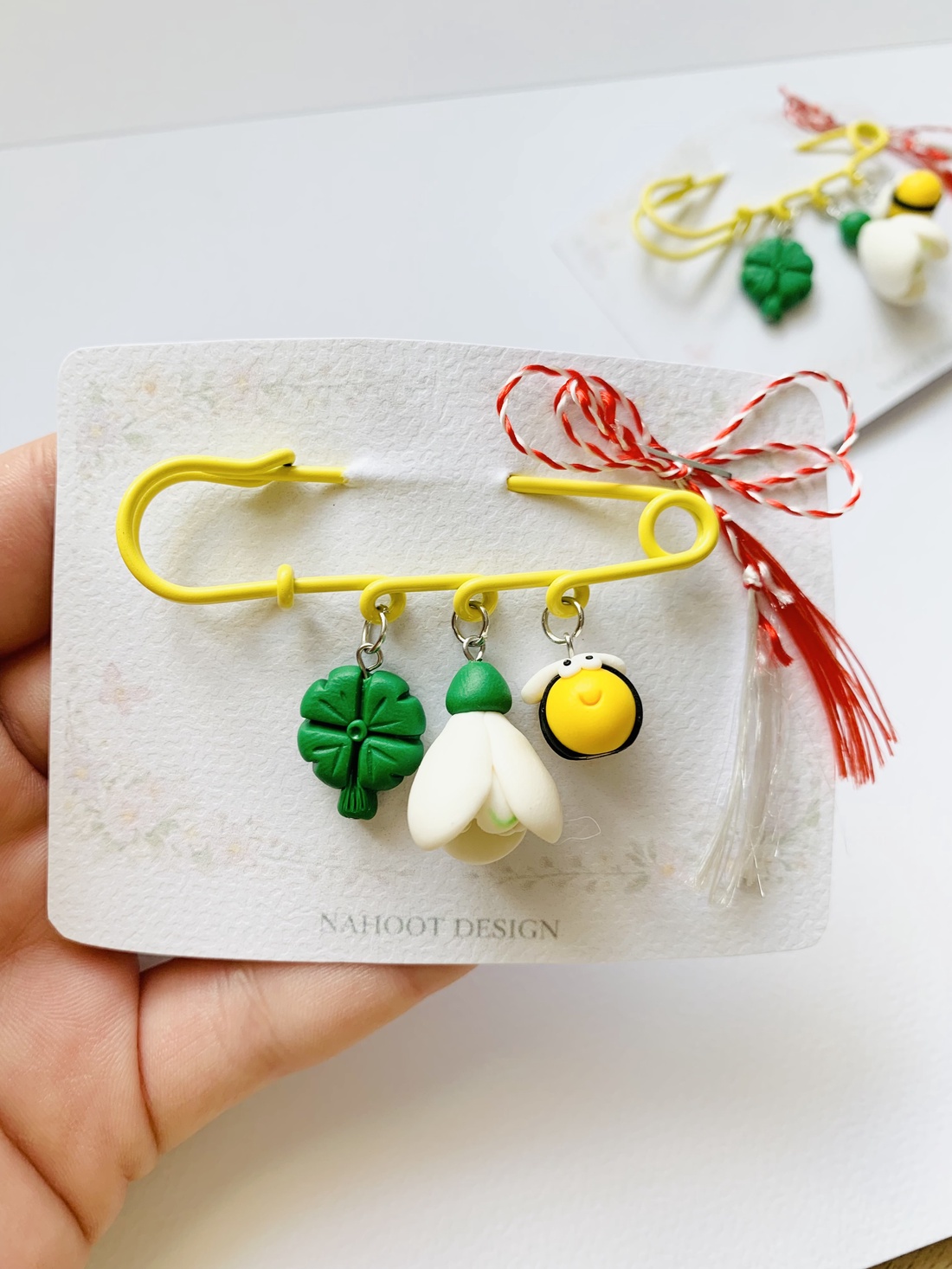 Broșă pe ac Vestitorii Primaverii - bijuterii - mărțișor - Artynos.ro