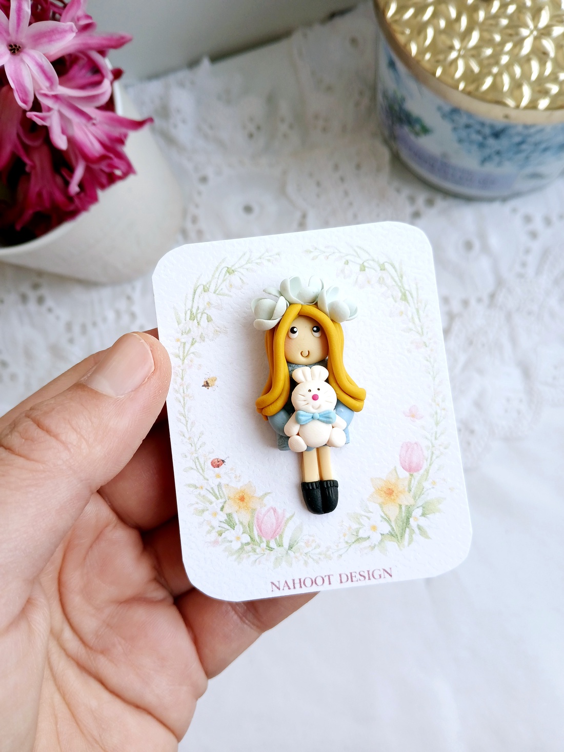 Broșă Fetita - bijuterii - mărțișor - Artynos.ro