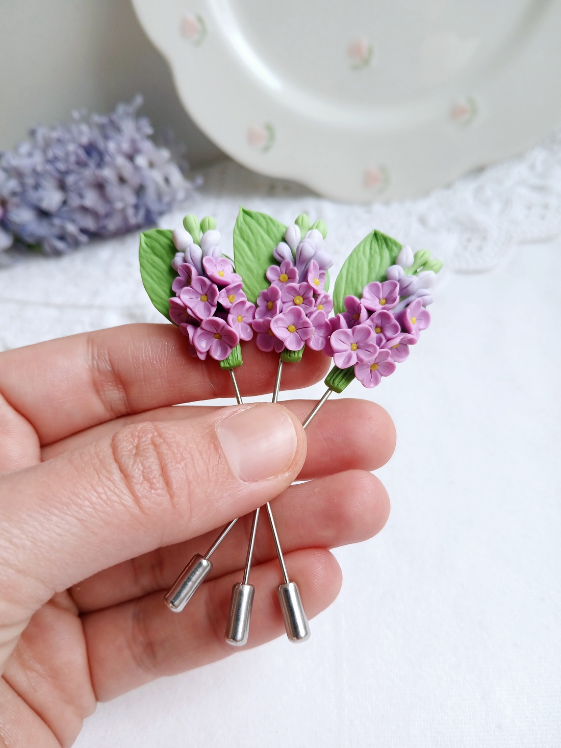 Broșă Liliac - bijuterii - broșe - Artynos.ro