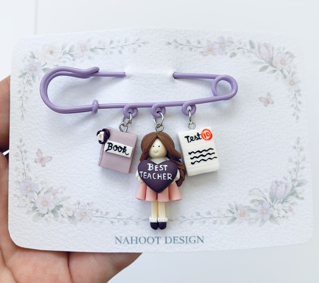 Broșă pe ac Best Teacher - bijuterii - mărțișor - Artynos.ro