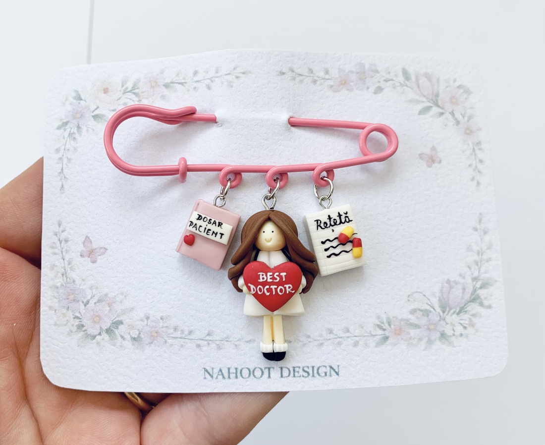 Broșă pe ac Doctor / Asistenta - bijuterii - mărțișor - Artynos.ro