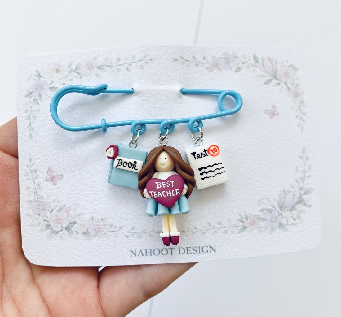 Broșă pe ac Best Teacher - bijuterii - mărțișor - Artynos.ro