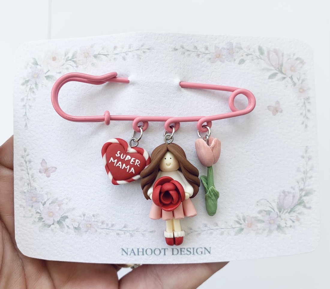 Broșă pe ac Mama - bijuterii - mărțișor - Artynos.ro