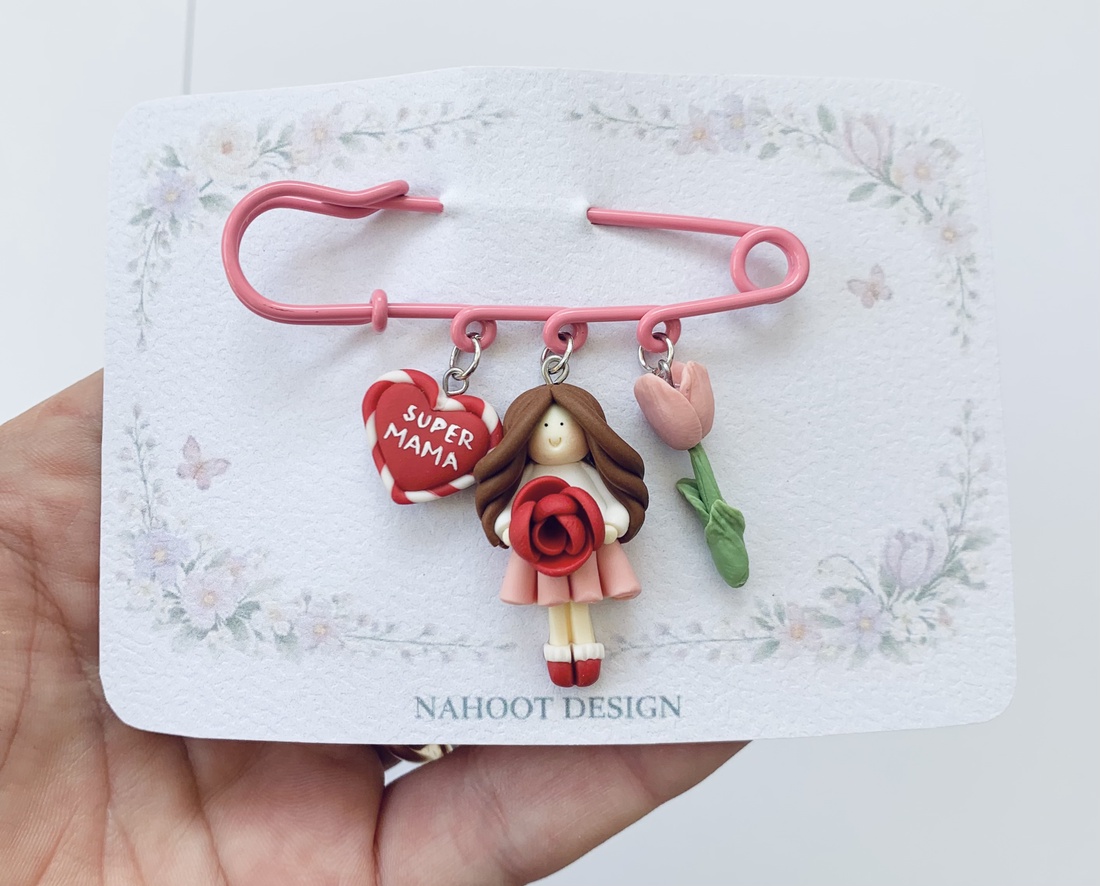 Broșă pe ac Mama - bijuterii - mărțișor - Artynos.ro