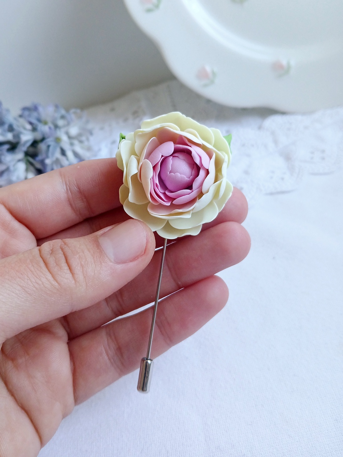 Broșă Bujor - bijuterii - broșe - Artynos.ro