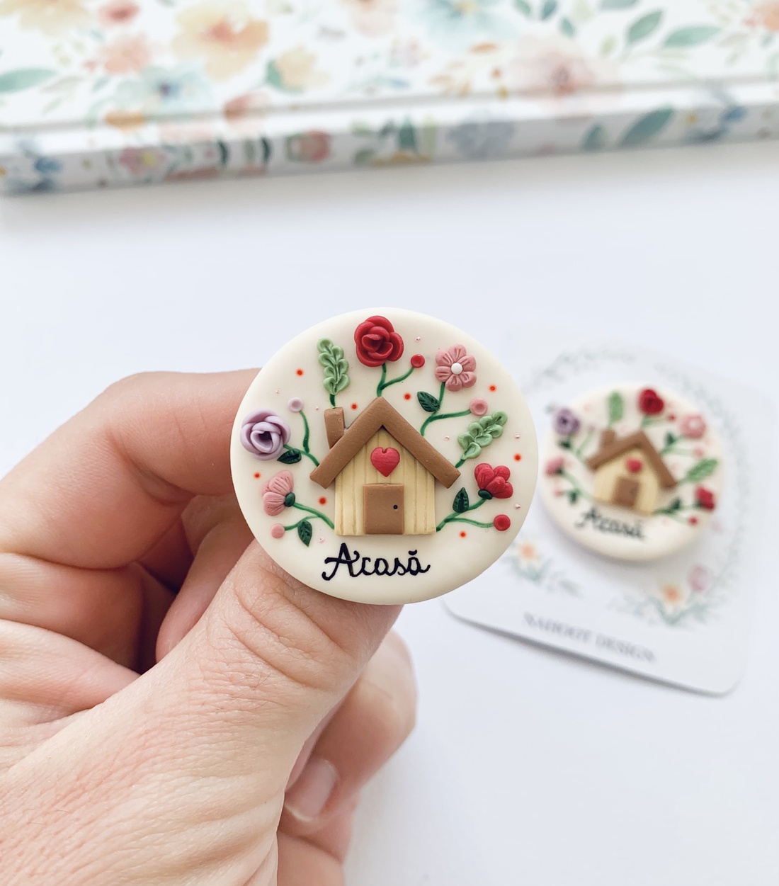 Broșă Acasa - bijuterii - broșe - Artynos.ro