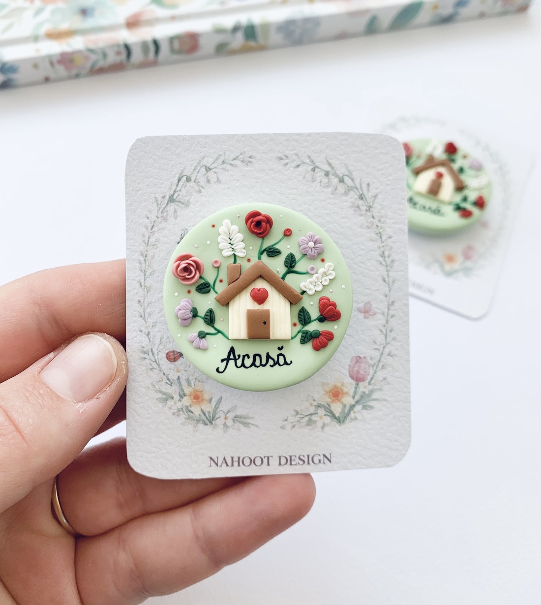 Broșă Acasa - bijuterii - broșe - Artynos.ro