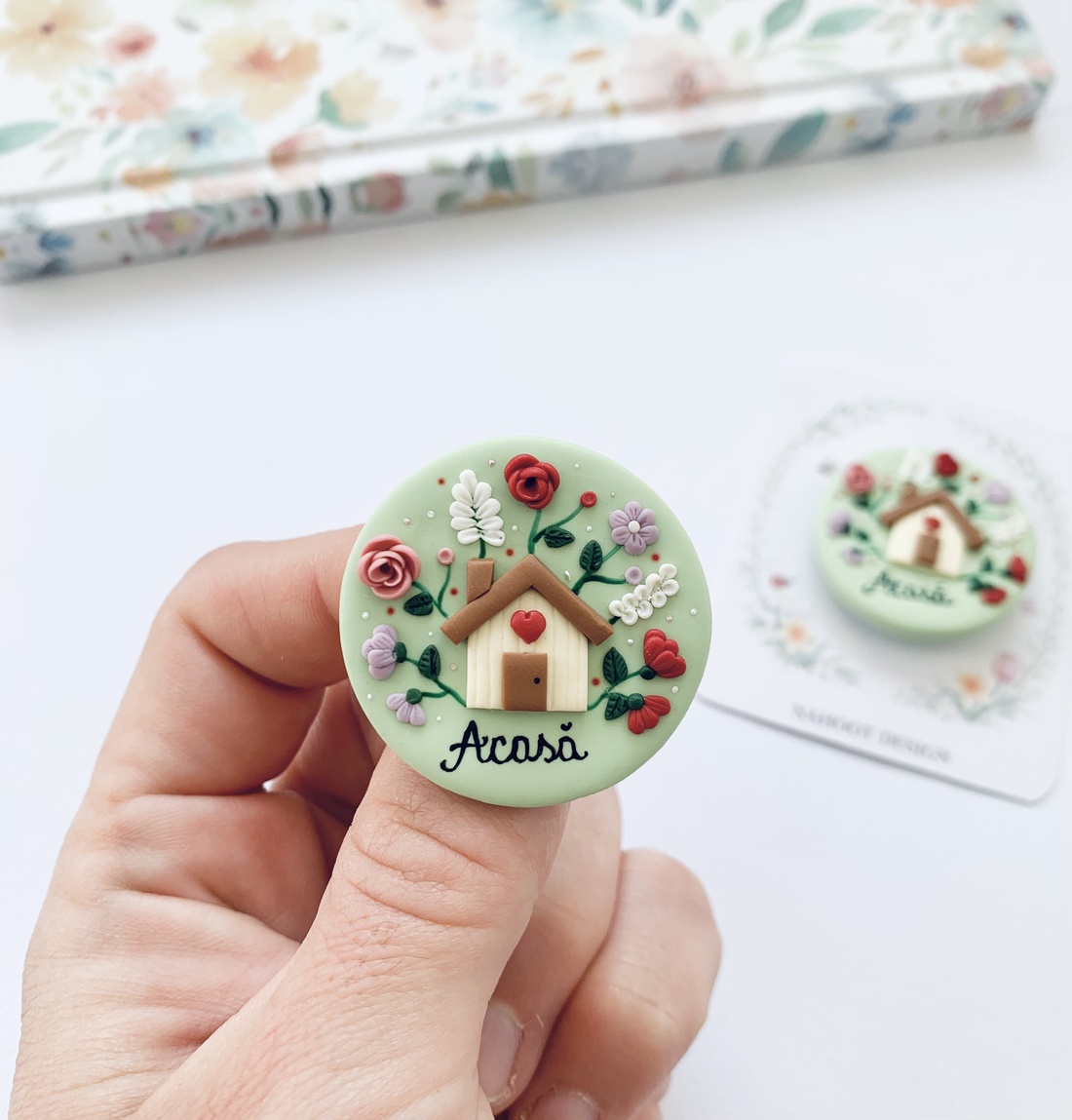 Broșă Acasa - bijuterii - broșe - Artynos.ro