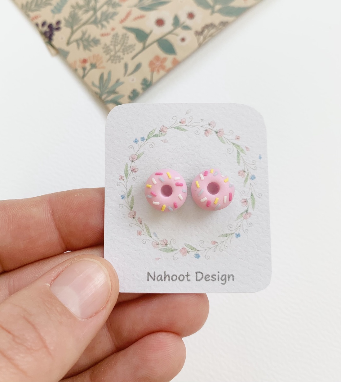 Cercei gogosele roz - bijuterii - cercei - clipsuri - Artynos.ro