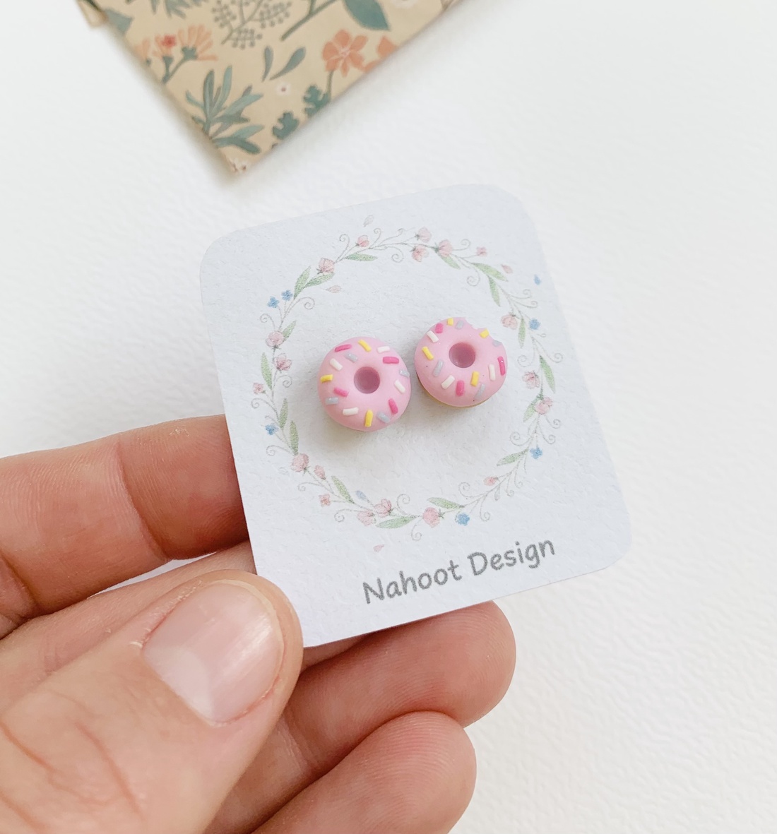 Cercei gogosele roz - bijuterii - cercei - clipsuri - Artynos.ro