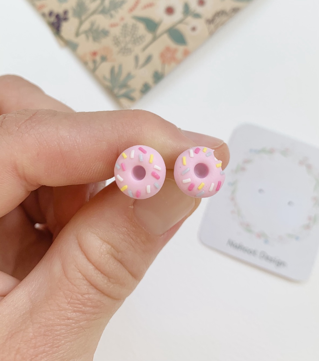 Cercei gogosele roz - bijuterii - cercei - clipsuri - Artynos.ro