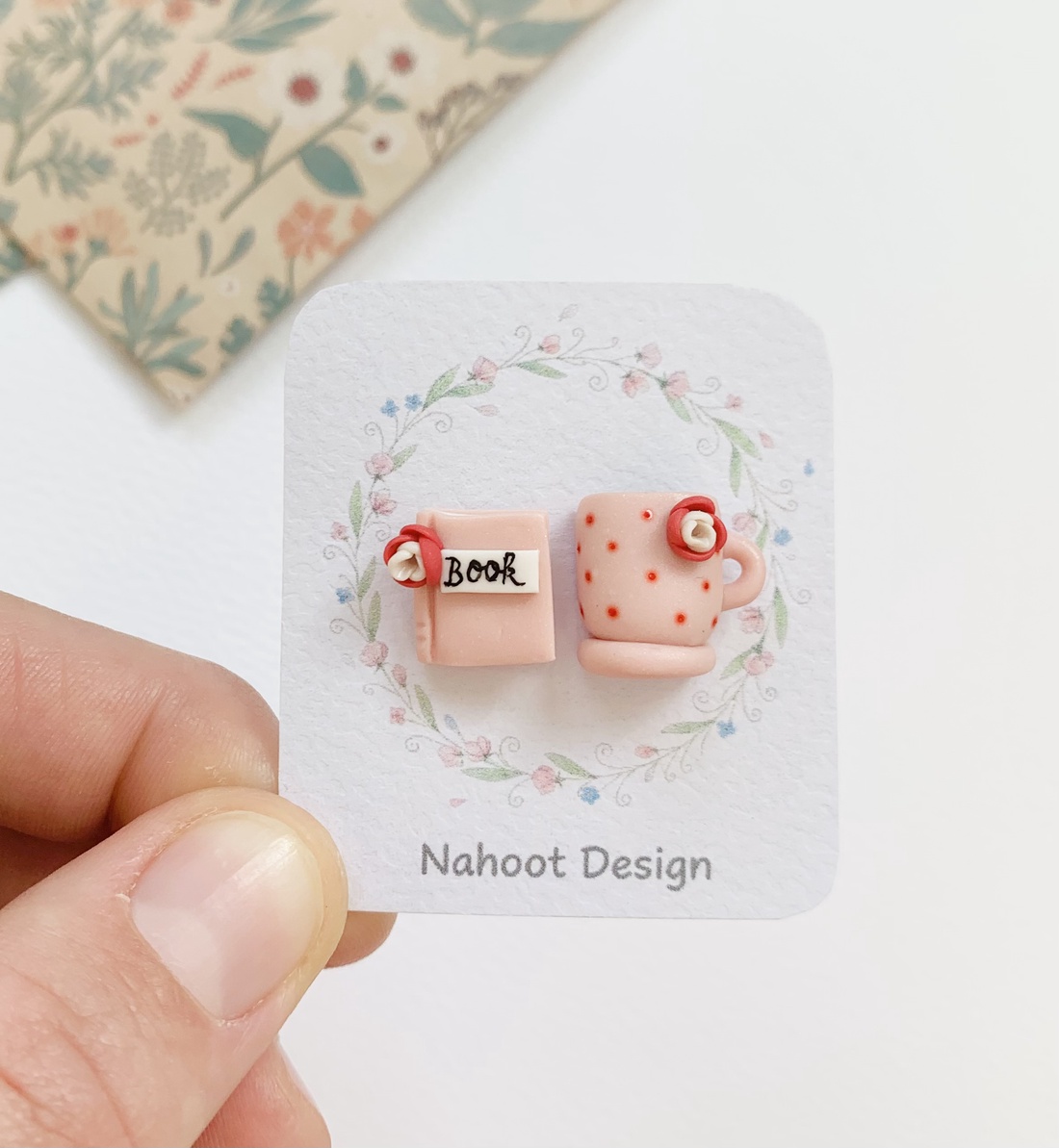 Cercei Book and tea - bijuterii - cercei - clipsuri - Artynos.ro