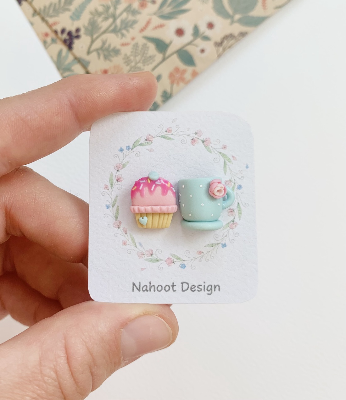 Cercei cupcake and tea - bijuterii - cercei - clipsuri - Artynos.ro