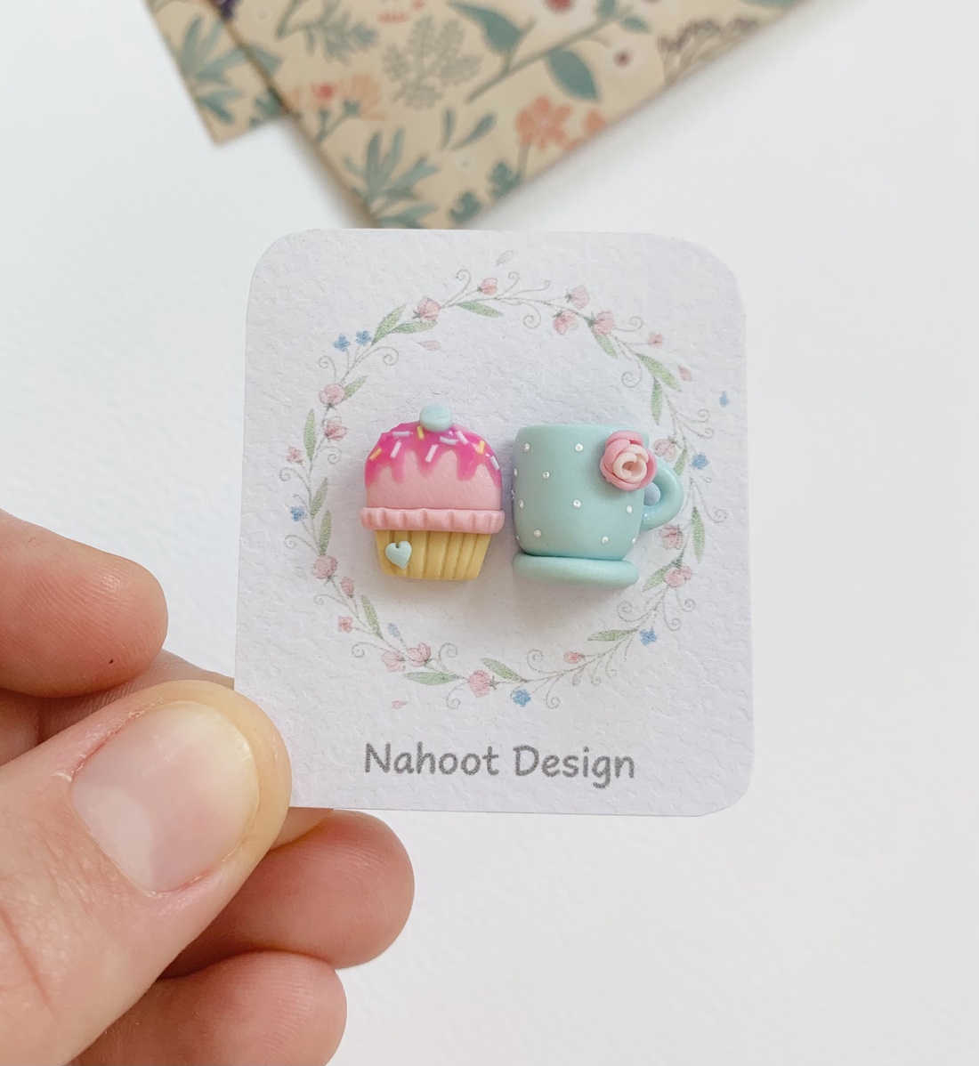 Cercei cupcake and tea - bijuterii - cercei - clipsuri - Artynos.ro