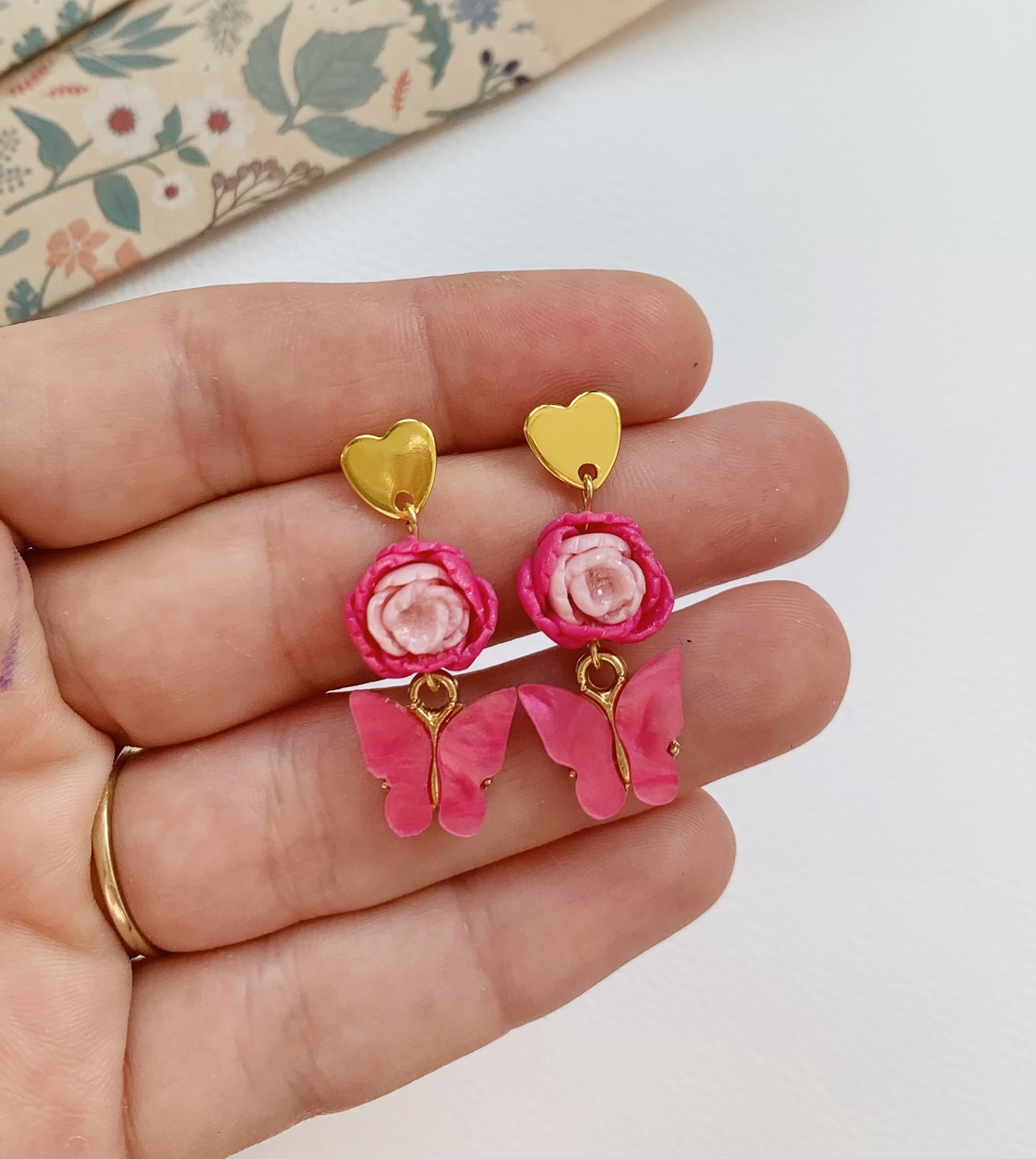 Cercei Fluturasi fucsia - bijuterii - cercei - clipsuri - Artynos.ro