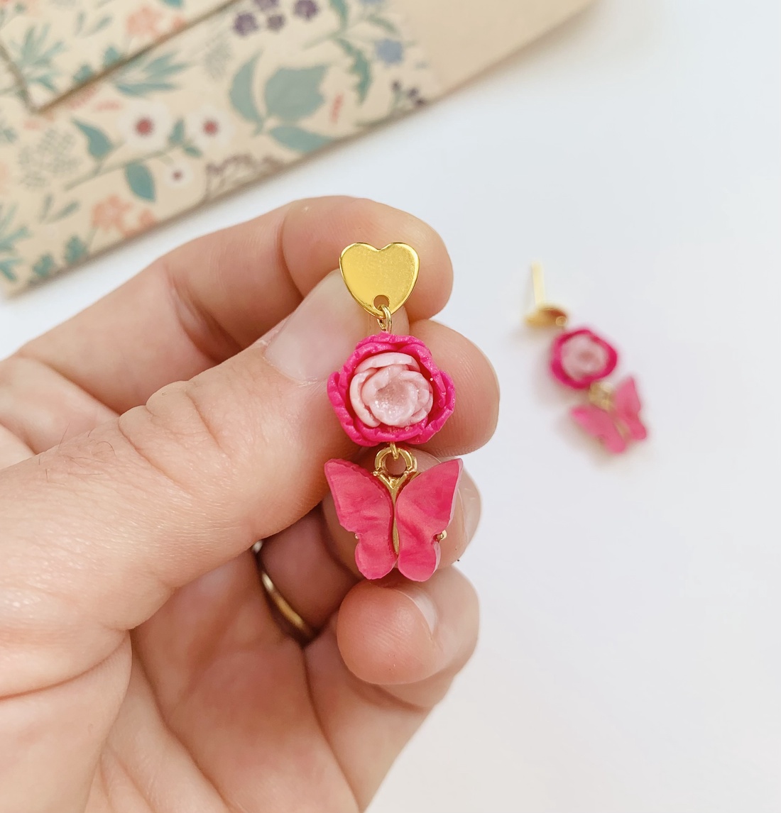 Cercei Fluturasi fucsia - bijuterii - cercei - clipsuri - Artynos.ro