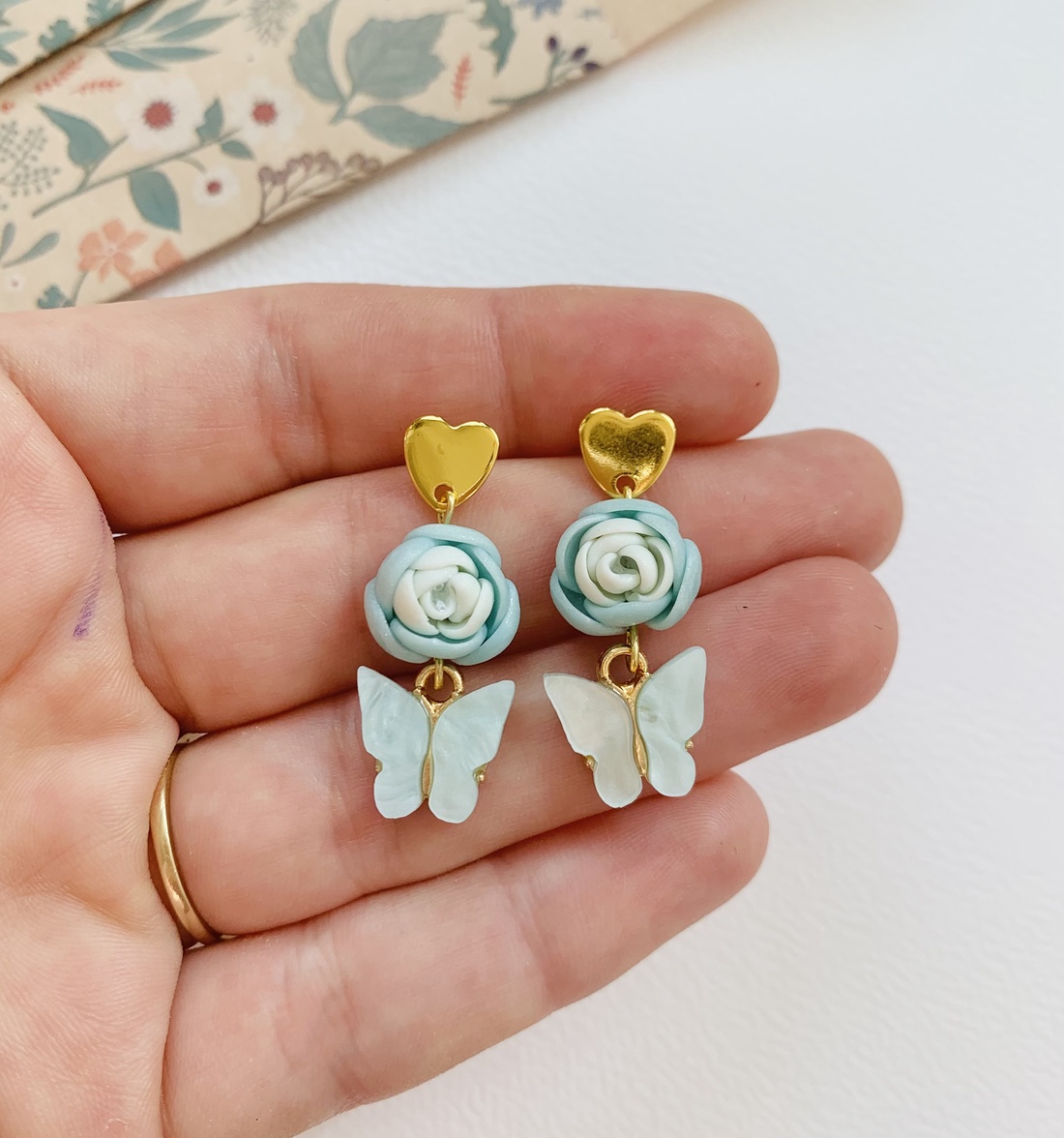 Cercei Fluturasi bleu - bijuterii - cercei - clipsuri - Artynos.ro