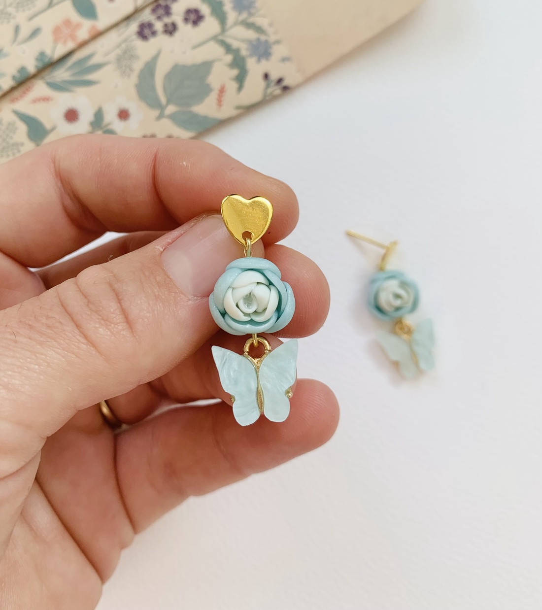 Cercei Fluturasi bleu - bijuterii - cercei - clipsuri - Artynos.ro